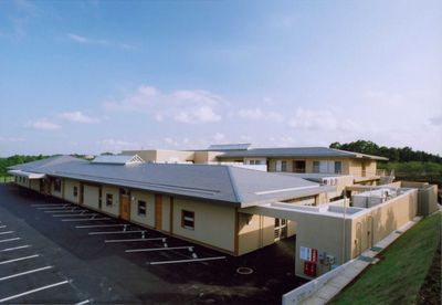 広々とした建物の外観