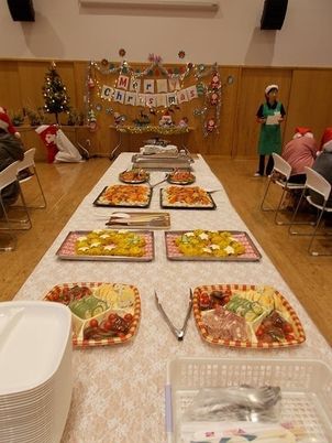 季節の装飾があるダイニングルーム