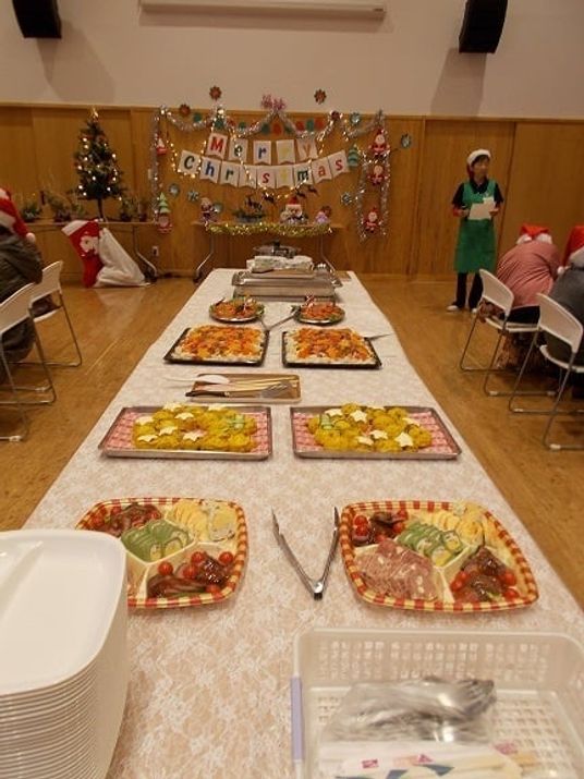 季節の装飾があるダイニングルーム