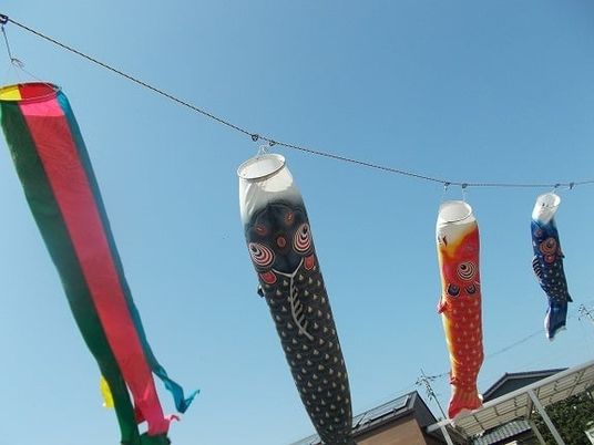 青空に泳ぐこいのぼり