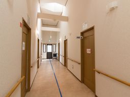 清潔で明るい廊下