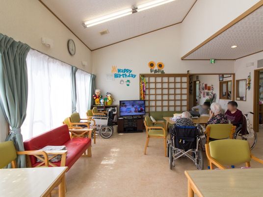 明るい誕生日会の様子