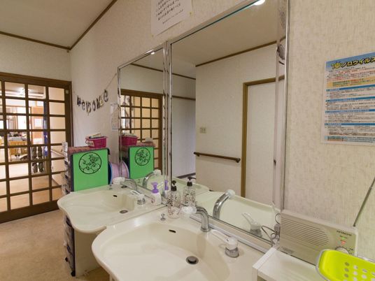 明るい洗面所の一角