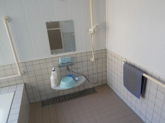 広々とした浴室