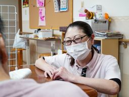 スタッフと入居者の交流