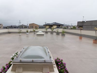 広々とした屋上空間