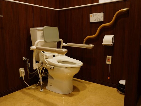 手すり付きトイレ設備