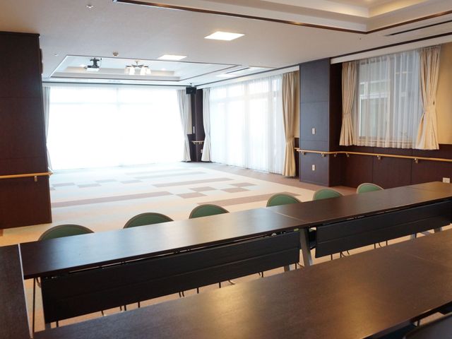 広々とした多目的室 共有スペース ゆったりとしたスペースの多目的室です。集会や活動に使える便利な場所として、快適な環境が整っています。