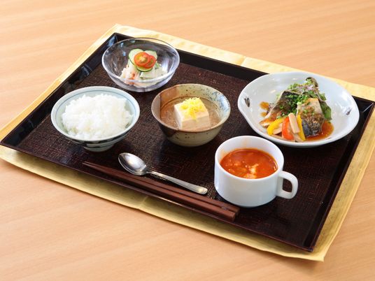 和洋折衷の食事セット