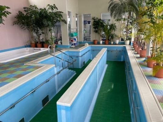 明るい浴室空間  