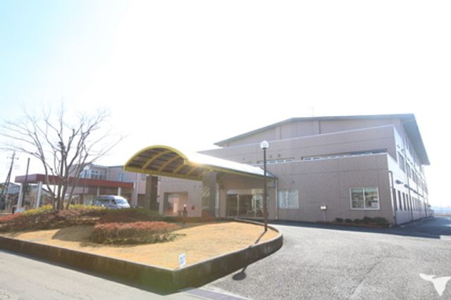 日差しの中の明るい外観