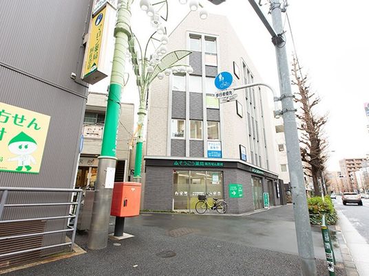 街角の建物外観です  
