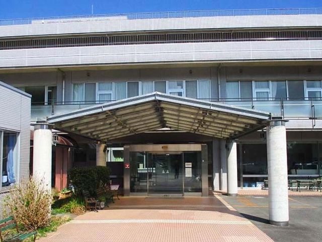 エントランスの建物 エントランス 広々としたエントランスは、日差しが心地よく差し込む設計です。この場所での仕事には快適な環境が整っています。
