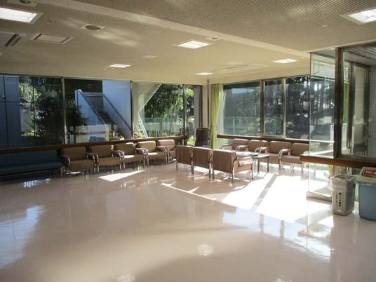 自然光溢れる広々スペース