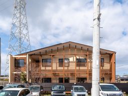 落ち着いた建物外観  