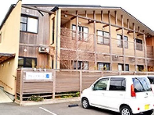 木目調の建物外観  