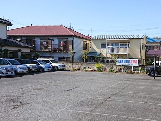 駐車場のある外観  
