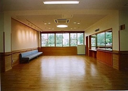 広い窓のある部屋
