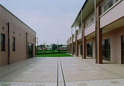 広々とした外観