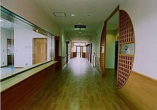 木目調の廊下