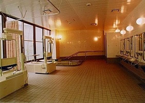 広々とした浴室