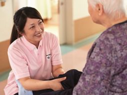 スタッフと利用者の笑顔