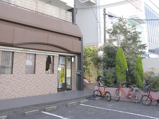 建物正面の外観  