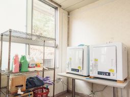 洗濯機と掃除用品の配置