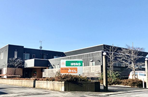 看板と建物の外観