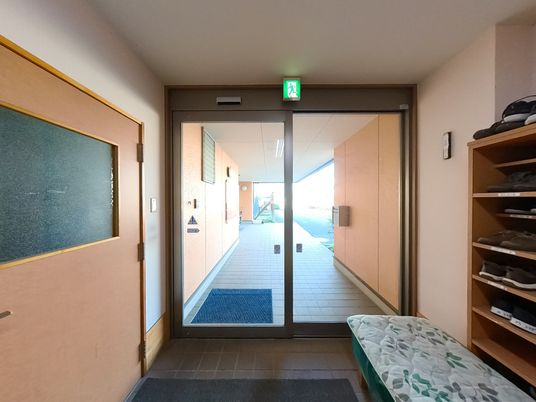 広い玄関口