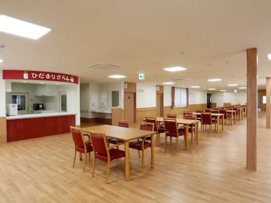 広々とした食堂空間