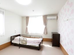 明るい個室の居室