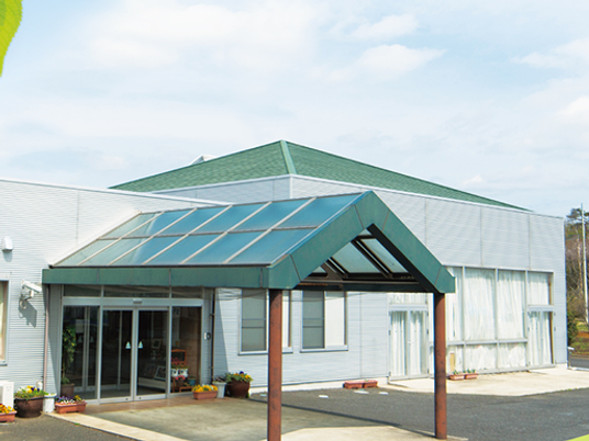 外観の建物入口  