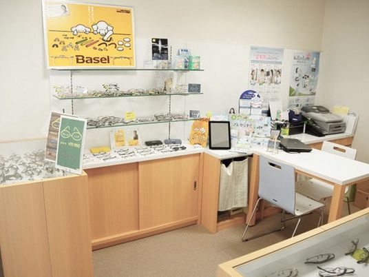 明るい受付カウンター  