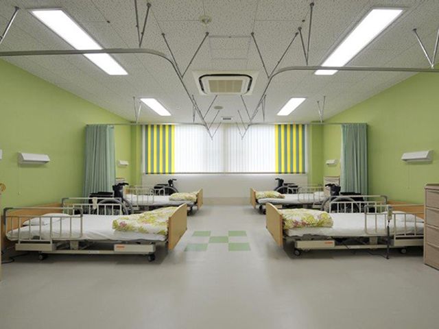 広々とした居室 居室 自然光が差し込む明るい居室です。整った空間で、快適に過ごせる工夫がされています。