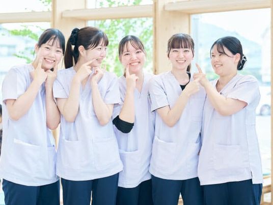 笑顔のスタッフスタッフイメージ  