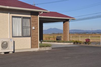 広々とした外観
