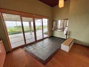 広々とした受付の入口