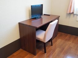 居室のデスクと椅子