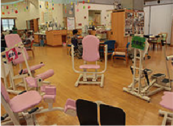 ピンクのチェアが並ぶスペース