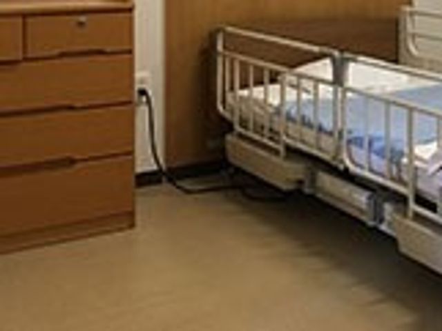 快適な居室 居室 車椅子での移動も考慮された快適な居住空間です。明るく温かみのある木目が特徴です。