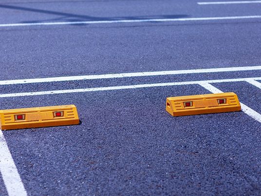 駐車場の車止め  