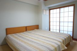 和室の明るい居室