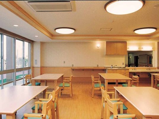 明るい食堂の室内  
