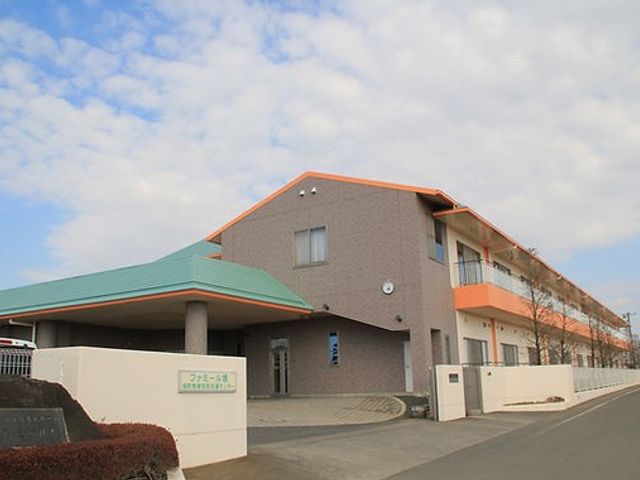 立派な建物の外観 外観 広々とした敷地に立地する施設の建物です。清潔感があり、日当たりの良い構造となっています。