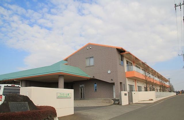 立派な建物の外観 外観 広々とした敷地に立地する施設の建物です。清潔感があり、日当たりの良い構造となっています。