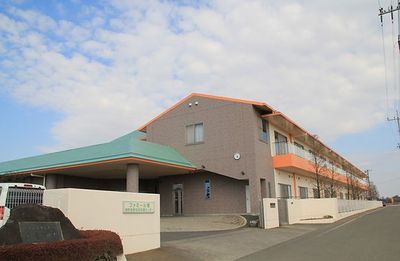 立派な建物の外観