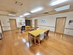 明るいラウンジ