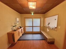 和の趣あるエントランス