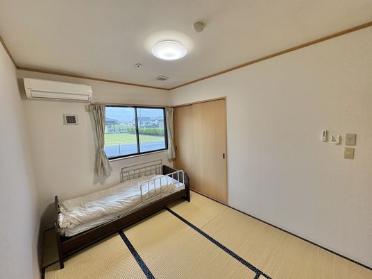 畳が敷かれた居室